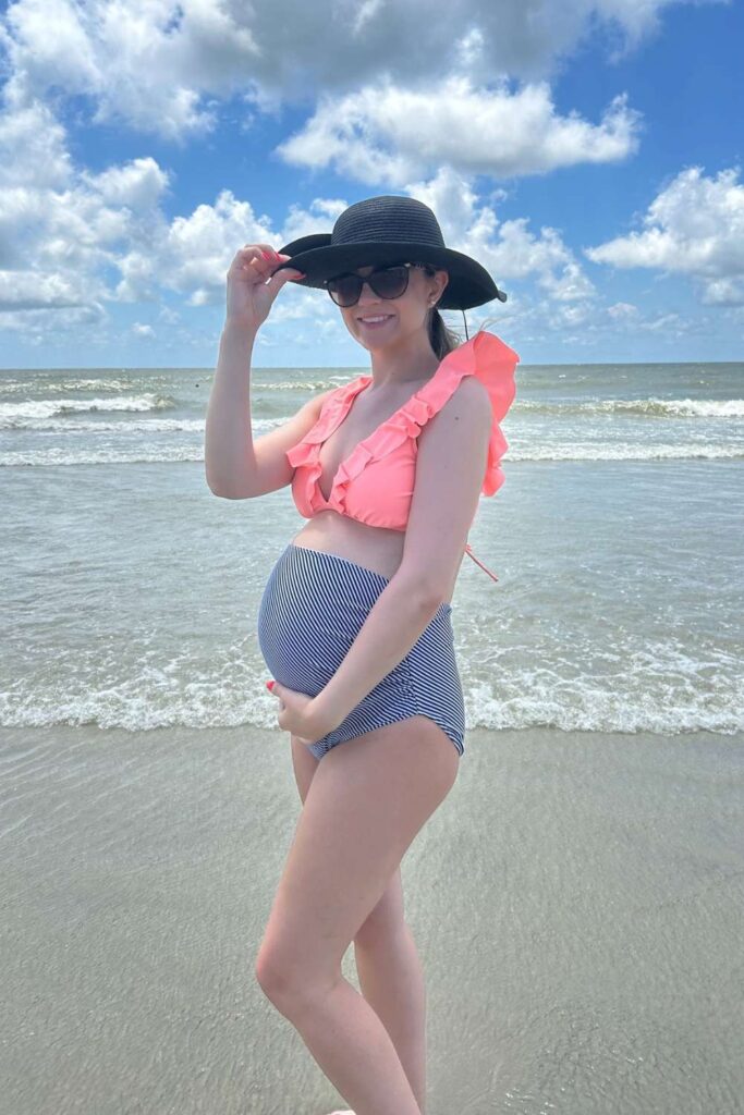 pregnancy-outfits-for-summer-18